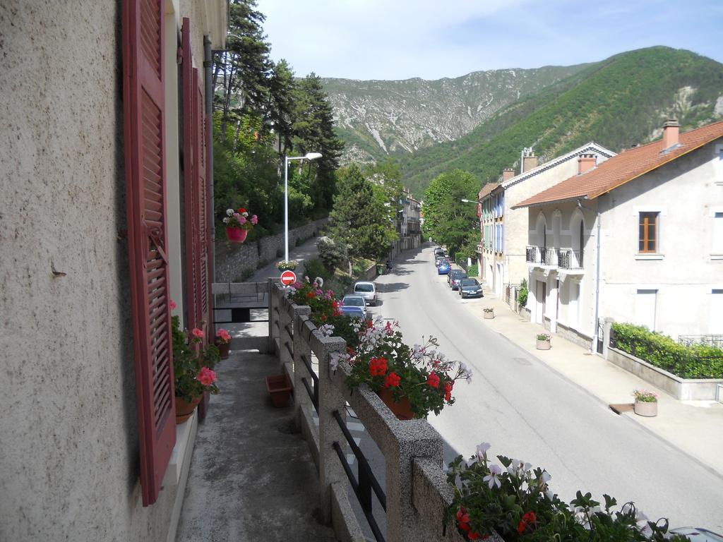 Les Hirondelles Chambres D'Hotes Serres (Hautes-Alpes) Exterior photo